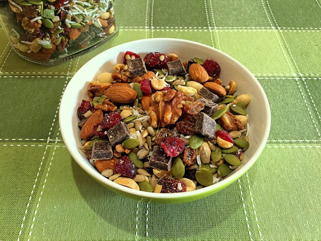 Trail Mix Hoàng Gia