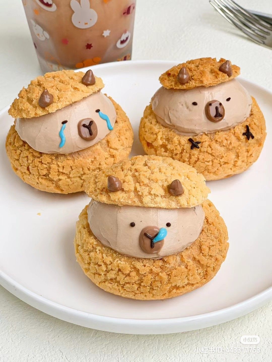 Bánh Su Kem Hình Capybara
